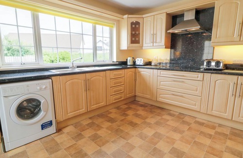 Castlerock Cottage | 3 WARKE PLACE, pet friendly, character holiday cottage in Castlerock