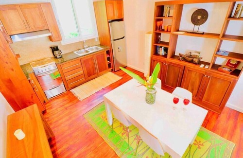 Antoneys Cay House | #3-West Bay 2 Bedroom Apt-2 min walk to the beach!