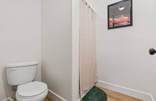 St. Charles Cabin | #3 Wild West Cabin! Newly Remodeled! AC! Sleeps 4!
