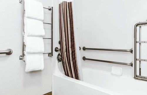 Guasti House | 3 x 2 Double Beds Deluxe Rm at La Quinta Inn & Suites by Wyndham Ontario Airport