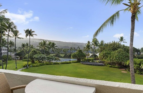 Keauhou Hotel | 3 x Mountain View 2 Double Beds at Outrigger Kona Resort and Spa