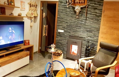Industriebezirk Apartment | 3 Z moderne Wellnesswohnung - Sauna, Kamin, Parkplätze 65m2 bis 6 Per