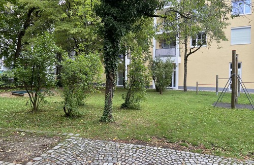 Sendling - Westpark Apartment | 3-zimmer Wohnung mit Garagenparkplatz Direkt an U-bahnstation