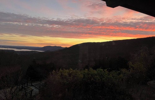 Cornwall House | 30-acre Mountaintop Estate Surrounded by Nature and Incredible 360º Views