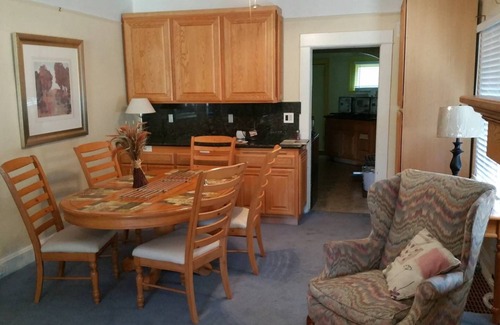 Downtown Klamath Falls House | 30+Day❤️of Downtown | SmartHouse | 4KTV | King, 2 Queens, Double + Twin | BBQ, P