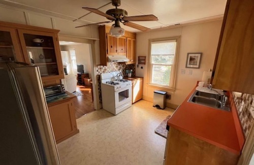 Kilmarnock Cottage | 30+ Day Rental, 2B-1.5BA Retreat, 1932 Cottage, Water Front, Quiet, WiFi