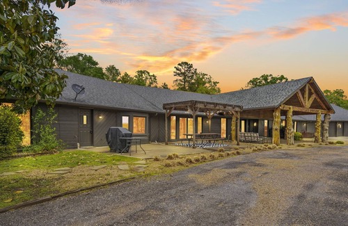 Blue Eye House | 30-Day Rental, Nestled in Ozark Mountains on 1.6 Acres, Games, Fire Pit