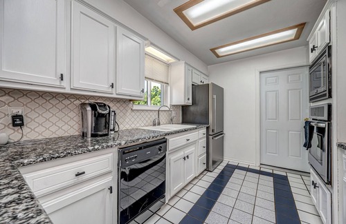 Midwest City House | 30 min to OU! Spacious 5 bedroom home with Private Pool and Hot Tub