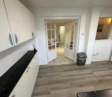 Enfield Lock House | 30 Min to STN & London