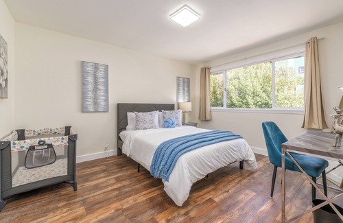 Crocker-Amazon House | 30% OFF / Easy Parking / Mins to SF / Lovely Backyard / Skyline View / Hottub