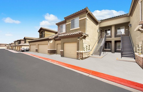 Skypointe Condo | 30% OFF End of Summer Special! Extra large 1bed condo with attached garage!