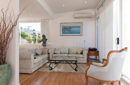 Sandy Bay Villa | 300 m² Villa ∙ 3 bedrooms ∙ 6 guests