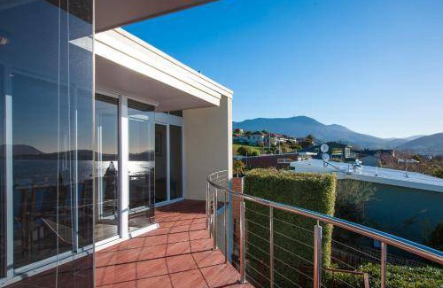 Sandy Bay Villa | 300 m² Villa ∙ 3 bedrooms ∙ 6 guests