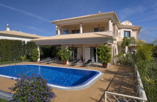 Albufeira Villa | 300 m² Villa ∙ 5 bedrooms ∙ 10 guests