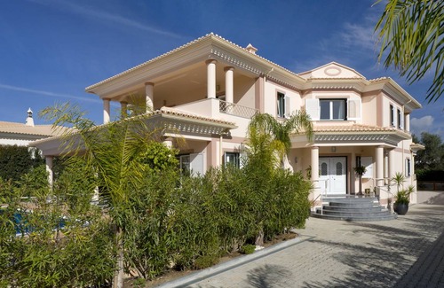 Albufeira Villa | 300 m² Villa ∙ 5 bedrooms ∙ 10 guests