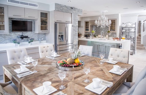 Cap-d'Antibes Villa | 300 m² Villa ∙ 5 bedrooms ∙ 10 guests