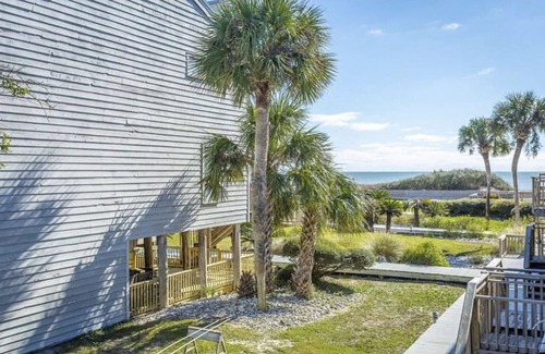 East End House | 300 Ocean Mile B1, 3 bed 3 bath, Pet Friendly, community pool., SGI State Park.