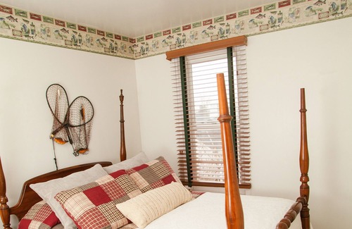 Sandusky House | 300 person covered patio: weddings, family reunions and lodging for 33 persons.