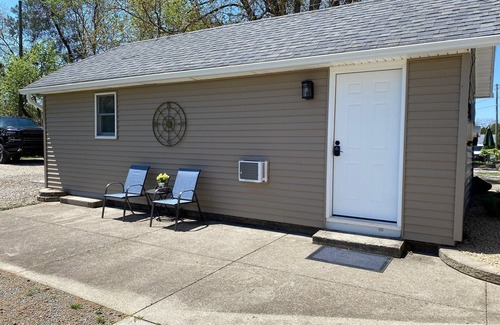 Lexington Apartment | 300 Sq Ft Studio Apt - Downtown Lexington, close to Mid-Ohio Sports Car Course