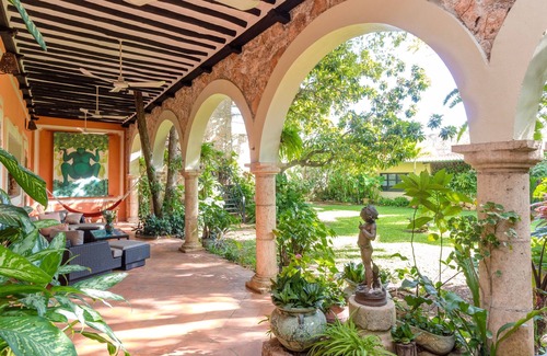 Chichen Itza - Valladolid House | 300 year old colonial mansion one block from the town square