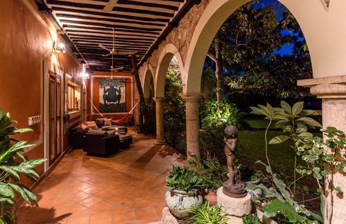Chichen Itza - Valladolid House | 300 year old colonial mansion one block from the town square