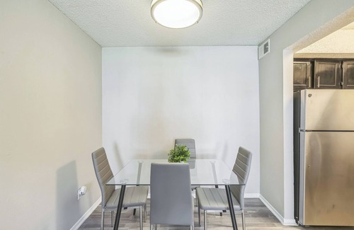 Bedford Apartment | 3001 Crystal Springs 614 I Spacious 1 Bed 1 Bath