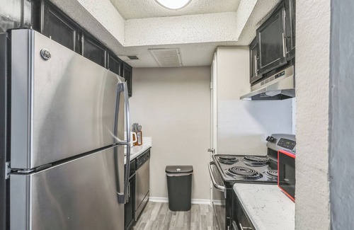 Bedford Apartment | 3001 Crystal Springs 614 I Spacious 1 Bed 1 Bath
