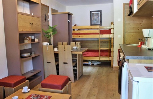 Risoul Apartment | 300m from resort center, 4th floor, view ski slopes, fitness, swimming pool, sauna, balcony, tv