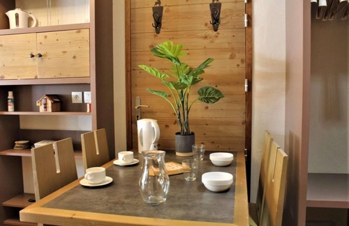 Risoul Apartment | 300m from resort center, 4th floor, view ski slopes, fitness, swimming pool, sauna, balcony, tv