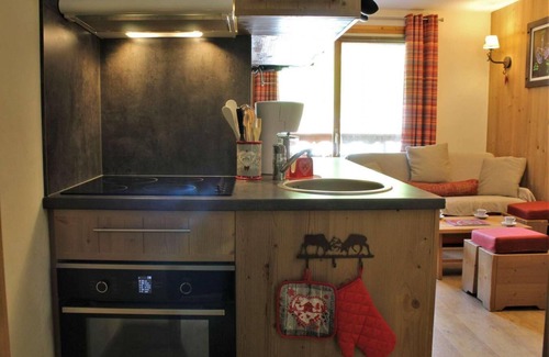 Risoul Apartment | 300m from resort center, 4th floor, view ski slopes, fitness, swimming pool, sauna, balcony, tv