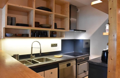 Meribel Apartment | 300m from ski slopes, 5th floor, view mountain, balcony, tv, ski locker, 100m², Méribel
