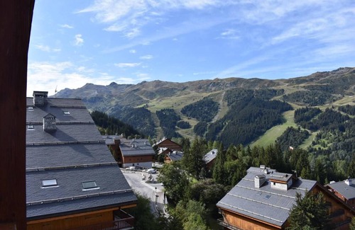 Meribel Apartment | 300m from ski slopes, 5th floor, view mountain, balcony, tv, ski locker, 100m², Méribel