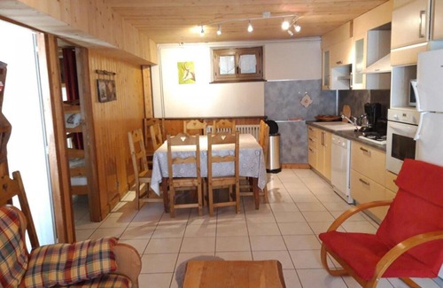 Albiez-le-Vieux Apartment | 300m from ski slopes, Ground floor, parking, tv, ski locker, 80m², Albiez Montrond