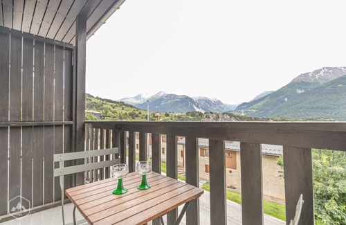 Aussois Apartment | 300m from ski slopes, 2nd floor, balcony, tv, ski locker, 21m², Aussois