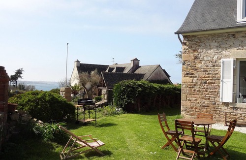 Ploubazlanec House | 300m from the SEA, Breton house with large garden and sea view - WIFI