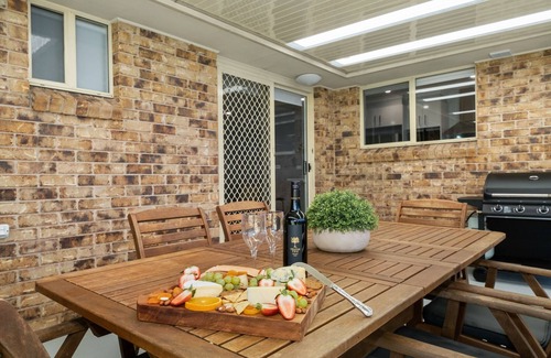 Summerland Point House | 300m to Lake Macquarie. Minutes to the Central Coast
