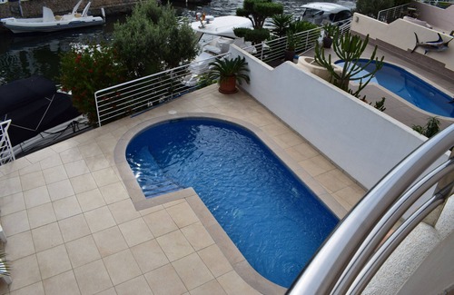 Empuriabrava Ski Chalet | 306-Magnificent modern house with pool private and mooring