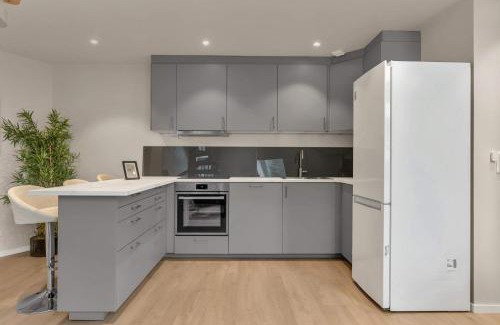 Sandviken Apartment | 307SB10 - Three Bedroom Stay