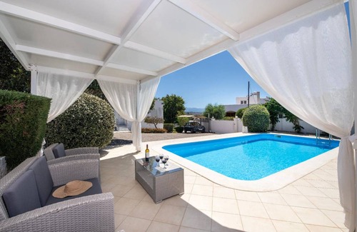 Livadi House | 309 m² House ∙ 4 bedrooms ∙ 8 guests