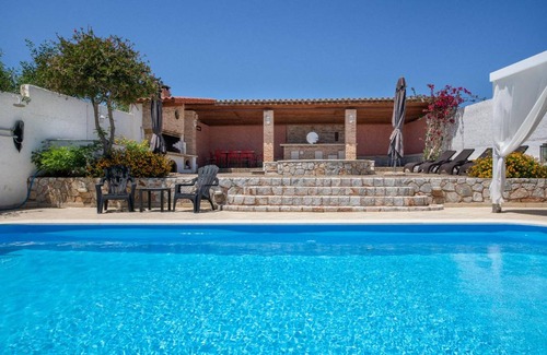 Livadi House | 309 m² House ∙ 4 bedrooms ∙ 8 guests