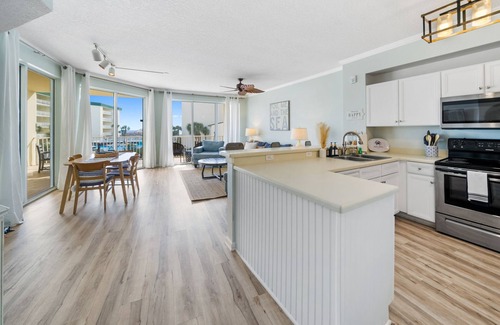 Seagrove Beach Condo | 30A Gem 2 Kings 5 Min to Seaside