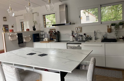 Verneuil-sur-Seine House | 30mn from Paris TER, 7 bedrooms including a studio, swimming pool, dog accepted