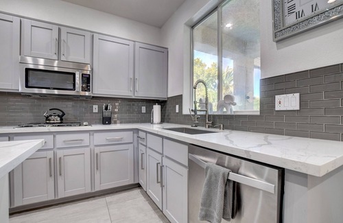Silverado Ranch House | 31 Day Rental- Arcade & Game Oasis, Jacuzzi, Backyard Fun, and More!