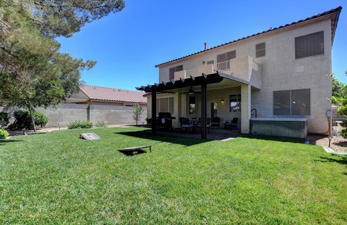 Silverado Ranch House | 31 Day Rental- Arcade & Game Oasis, Jacuzzi, Backyard Fun, and More!