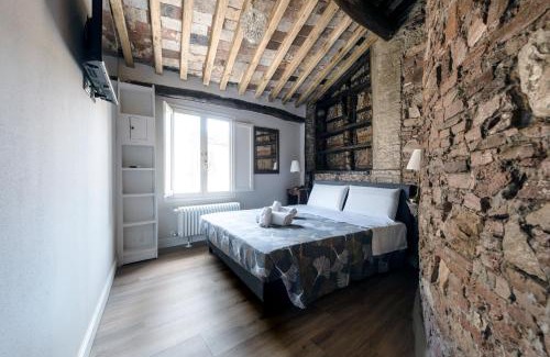 Lucca Historical Center Apartment | 31 steps to Heaven - Heart of Lucca
