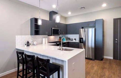Dunellen Apartment | 312 Modern 1BR Apt Walk to NJT