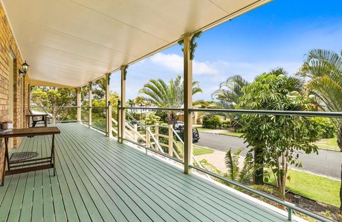 Rainbow Beach House | 32 Bombala Crescent Rainbow Beach Aircon Pool Pets welcome