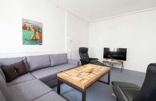 Esbjerg Apartment | 32 Kongensgade (027) to the left