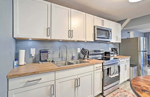 Dale City Apartment | 32 Mi to DC: Lower-Level Woodbridge Apt w/Patio!