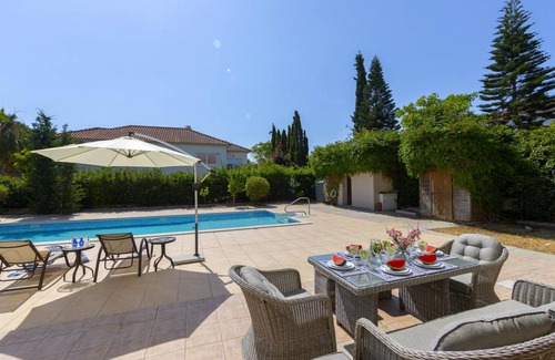 Pervolia Villa | 320 m² Villa ∙ 5 bedrooms ∙ 10 guests